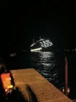 Tragedia all' Isola del Giglio, nave da crociera si incaglia: morti e feriti