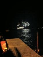 Tragedia all' Isola del Giglio, nave da crociera si incaglia: morti e feriti