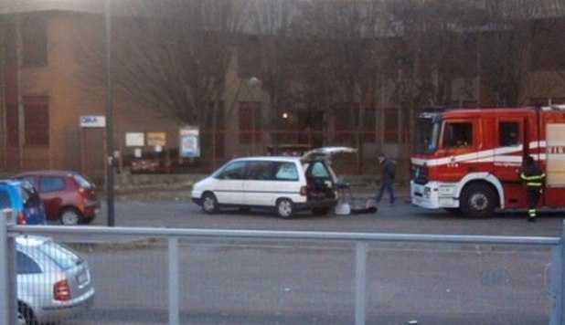 Uomo trovato morto nel bagagliaio di un auto