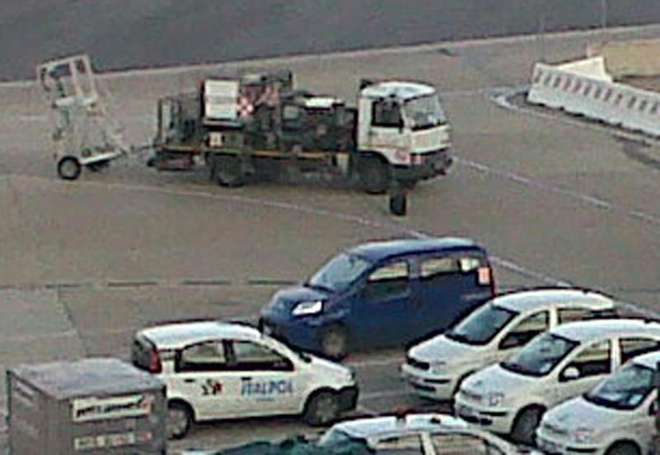 Fiumicino, bagaglio rimane sulla pista per mezz'ora