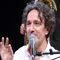 In migliaia sotto la pioggia per Goran Bregovic a Catanzaro
