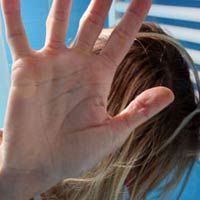 Aggredisce moglie con il coltello,arrestato