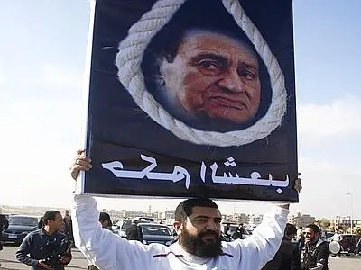 Egitto, possibile impiccagione per Hosni Mubarak ed altri funzionari di polizia