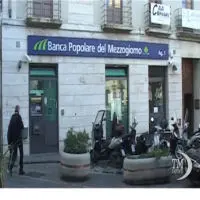 Armati di taglierino rapinano banca a Catanzaro