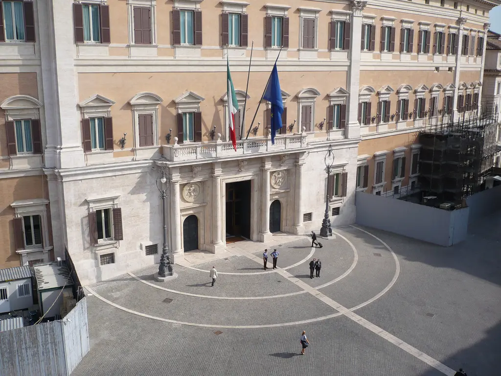 E' polemica sugli stipendi dei parlamentari "la nostra indennità è la più bassa in UE"