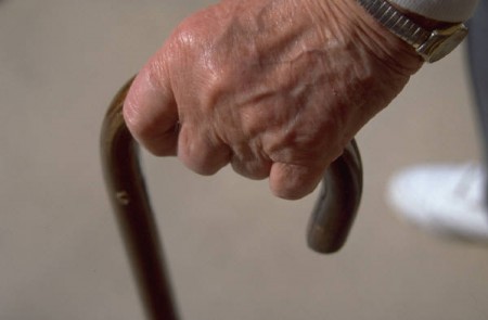 Un errore dell'Inps spinge un pensionato al suicidio