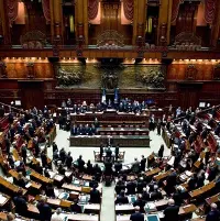 Parlamentari: nessuna stangata sugli stipendi record