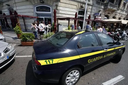 Pescara, smascherati cinque falsi ciechi