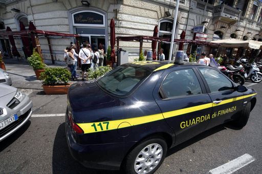 Pescara, smascherati cinque falsi ciechi