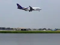 Incendia bagno dell'aereo per fare l'eroe: condannato a 6 anni di carcere