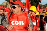 Cagliari, migliaia in piazza contro la manovra