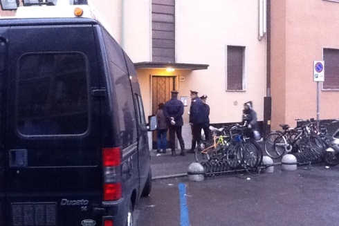 Indiano trovato cadavere in una valigia