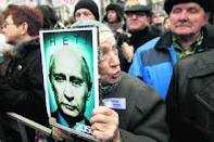 Russia, dopo le proteste del week end, scendono in piazza i putiniani. Governo sotto pressione