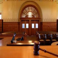 Anche gli sputi finiscono in tribunale