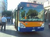 Palermo, rissa sul bus : Aggrediscono i controllori e scappano