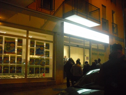 Gli effetti della crisi. Corsa alle offerte speciali e code ai discount