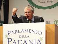 Bossi, "Ha vinto la Padania. L'Italia? Persa guerra economica"