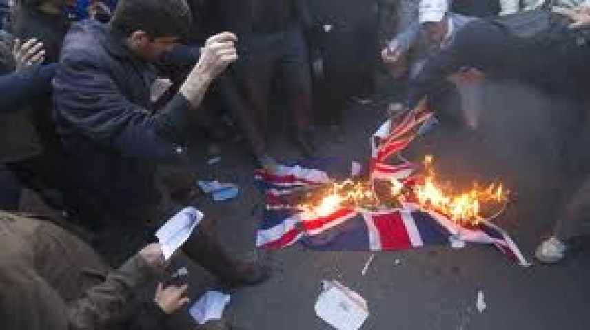 Iran: corpo diplomatico britannico lascia Teheran