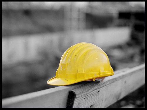 Operaio cade da tetto capannone, altra vittima sul lavoro