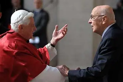 Il Papa prima della partenza per il Benin: "Prego per bene e prosperità per il popolo italiano"