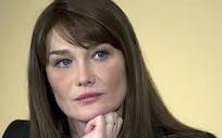Carla Bruni torna a cantare per Natale