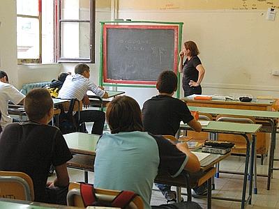 11 mila esuberi. Docenti furibondi