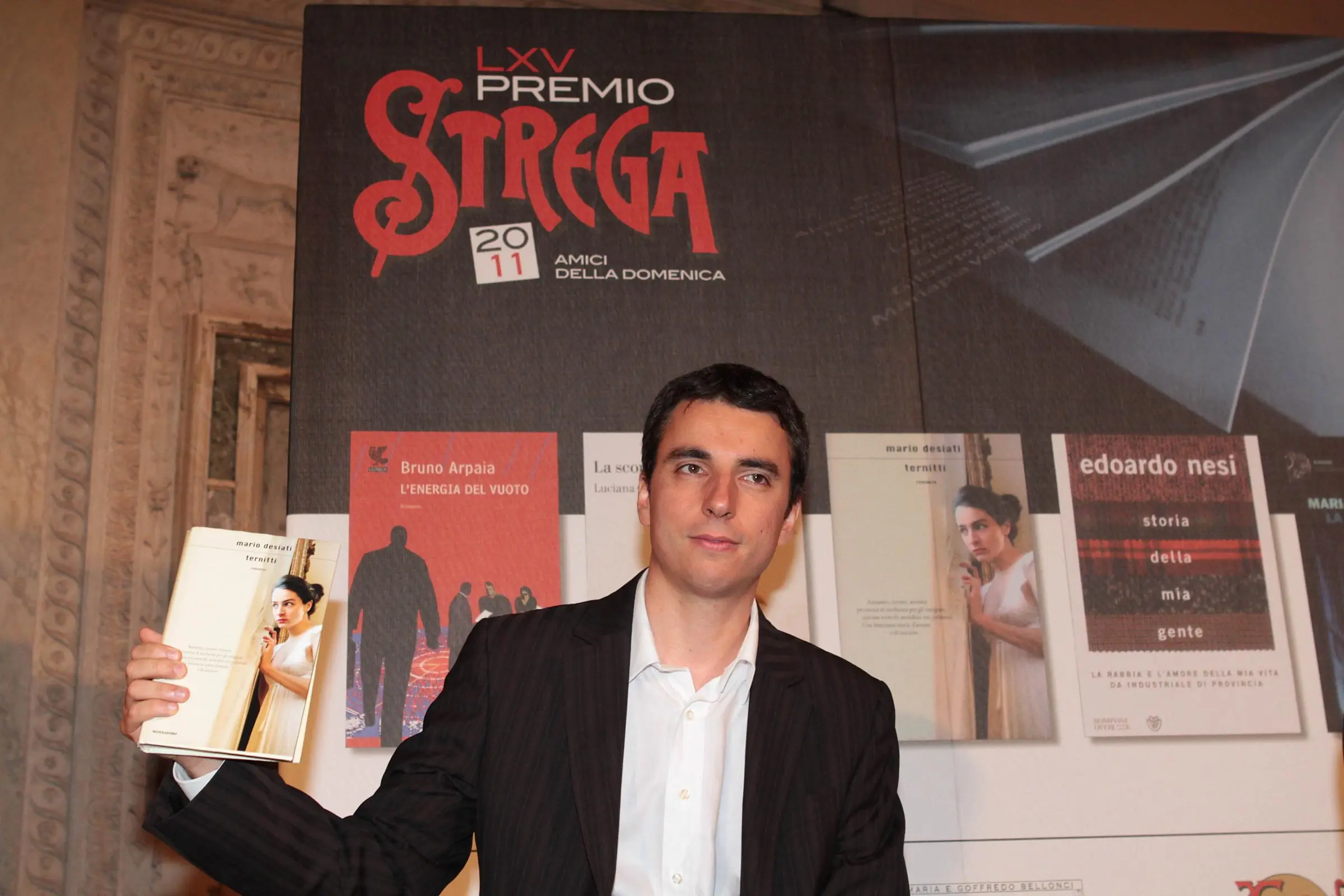 A "Incontri con l'autore" lo scrittore Mario Desiati