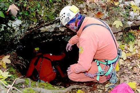 Bresciano, speleologa ferita intrappolata a 250 metri di profondità