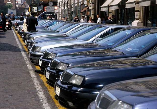 Auto blu, ma quanto ci costano?