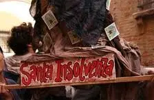 Bologna: sfila Santa Insolvenza e occupa l'ex mercato coperto