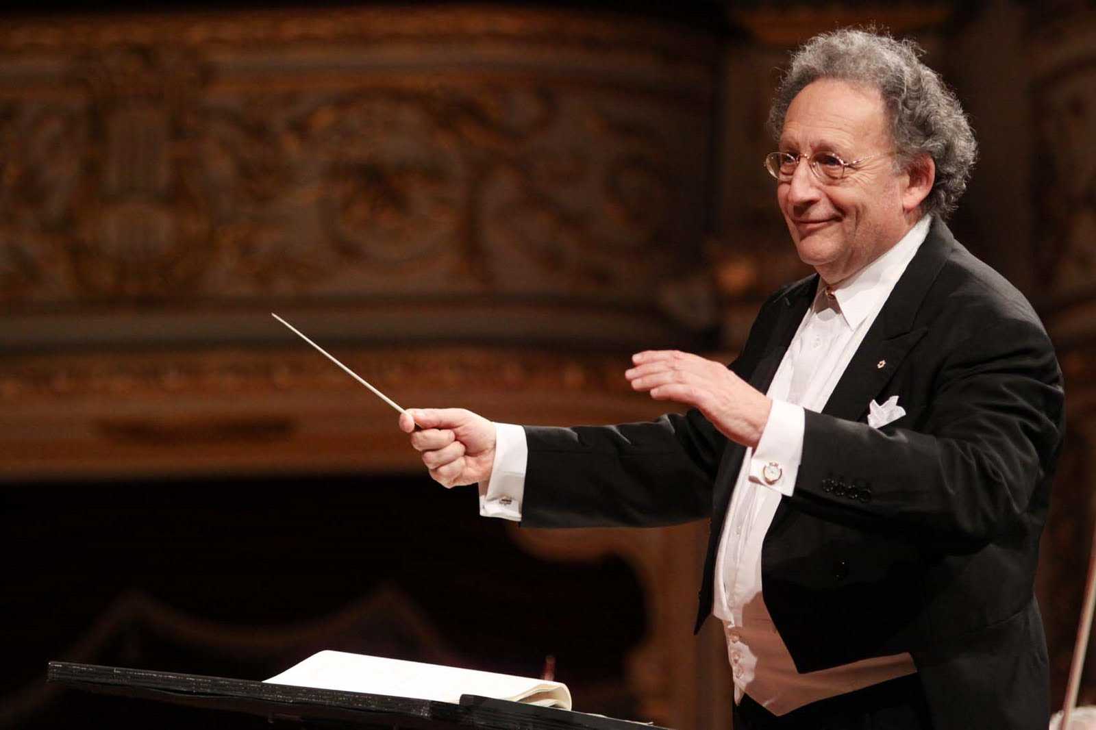 Boris Brott al Petruzzelli dirige un secolo di musica: da Brahms a Ligeti