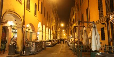 Bologna: coprifuoco per gli esercizi pubblici dopo le 20. Esplode la protesta