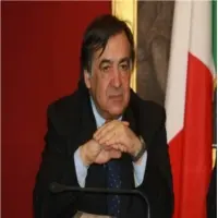 "La magistratura persegue il chi, noi il perché". Errori sanitari, intervista a Leoluca Orlando