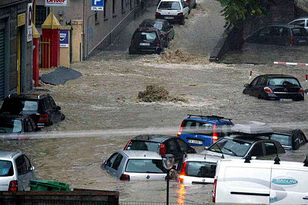 Berlusconi sul dramma genovese: si è costruito dove non si doveva