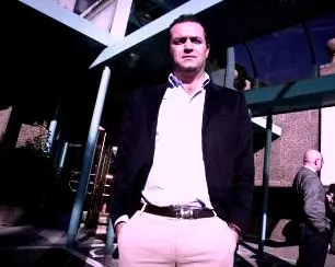 De Magistris: il colpo dei disoccupati contro la sua auto