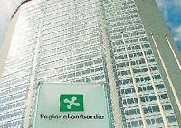 Boni, "Via subito il vitalizio ai consiglieri", il Pirellone insorge