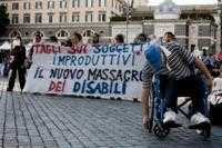 Disabili, un flash mob di protesta contro i tagli al welfare