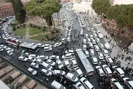 Maxisconti al centro commerciale mandano in tilt Roma