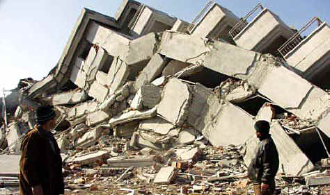 Turchia colpita da violente scosse sismiche: oltre 200 morti e 1000 feriti