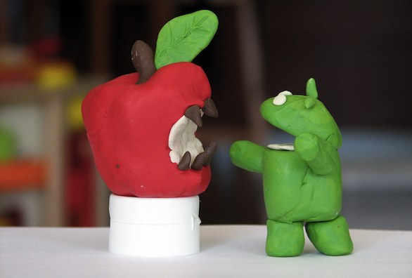 Google vs Apple: la guerra dei sistemi operativi smartphone