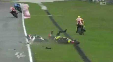 MotoGP, dramma in Malesia: Marco Simoncelli perde la vita [VIDEO]