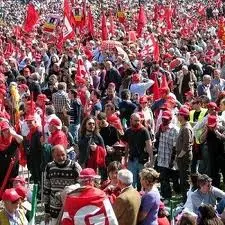 Sciopero e sit in in Piazza del Popolo. La Fiom protesta contro la crisi in Fiat