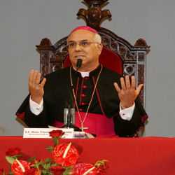 Mons.Bertolone: consegna lettera pastorale dal tema dei "Novissimi" "Ogni attimo è carico di eterno"