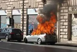 Corteo degli indignados degenera: guerriglia urbana a Roma