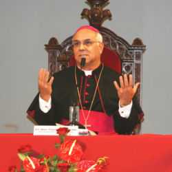 Monsignor Vincenzo Bertolone, ha concluso il convegno diocesano sulle realtà ultime