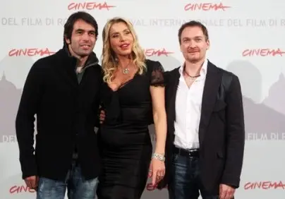 "I want to be a soldier" vietato ai 14, Valeria Marini lo difende