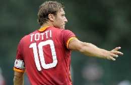 Il derby capitolino senza Totti, Klose in forte dubbio