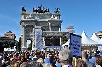 Milano, in 20mila per "Ricucire l'Italia"