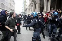 Corteo studenti, a Milano attimi di tensione