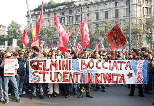 Corteo studentesco a Roma. Parte la protesta a colpi di sveglia